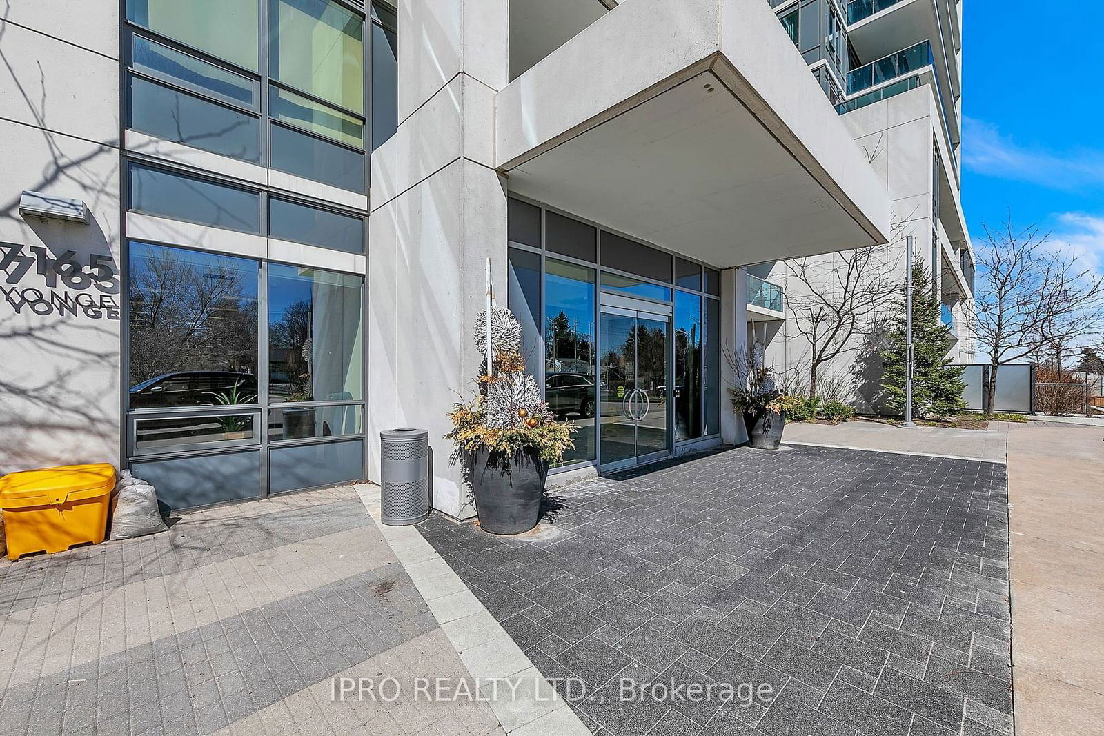 7165 Yonge St, unit 531 for sale