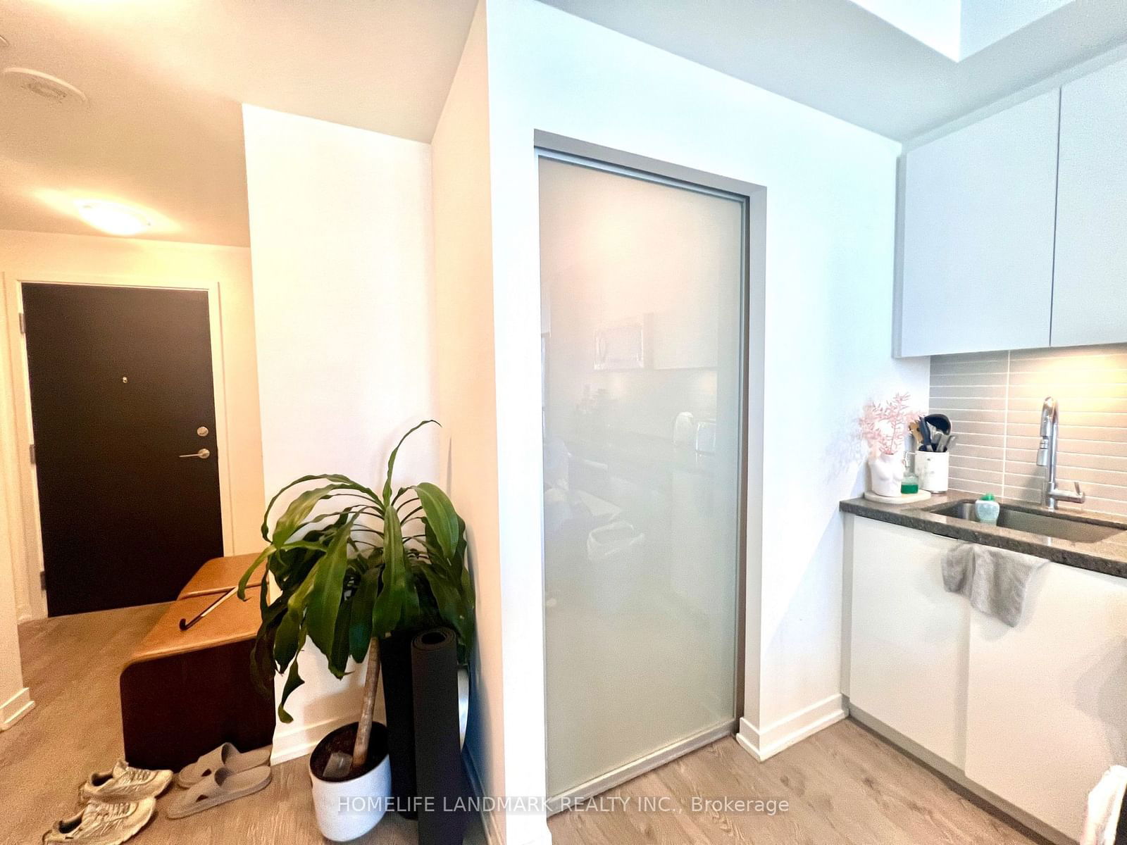 8868 Yonge St, unit 808E for rent