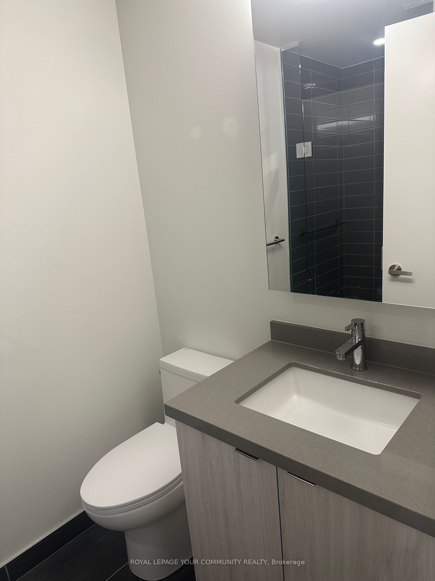 8868 Yonge St, unit 225 for rent