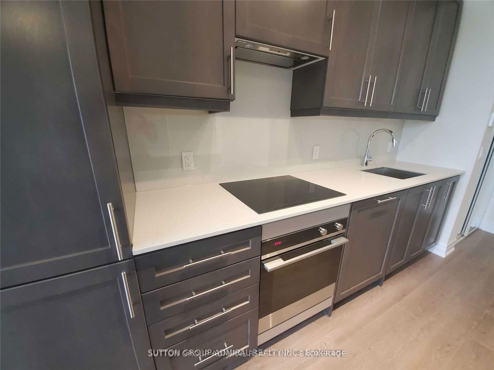 9085 Jane St, unit 417 for rent