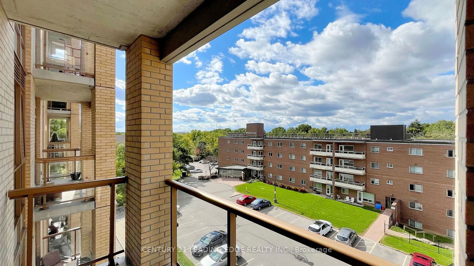 68 Main St N, unit 403 for sale