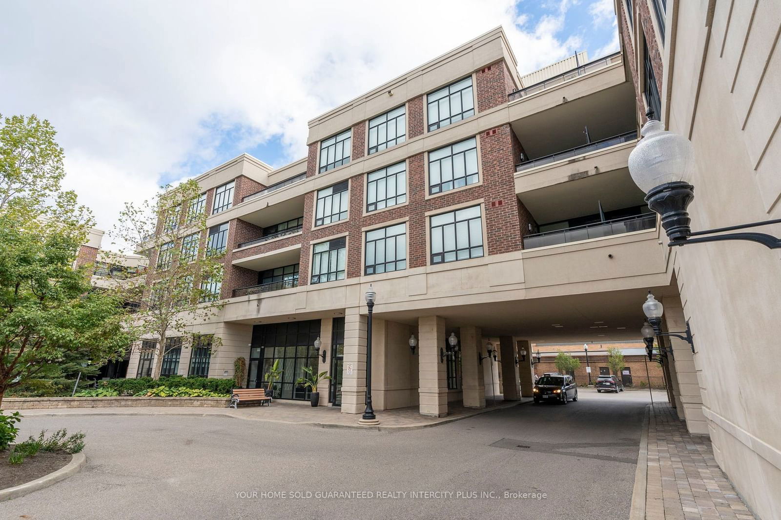 2396 Major Mackenzie Dr, unit 106 for sale