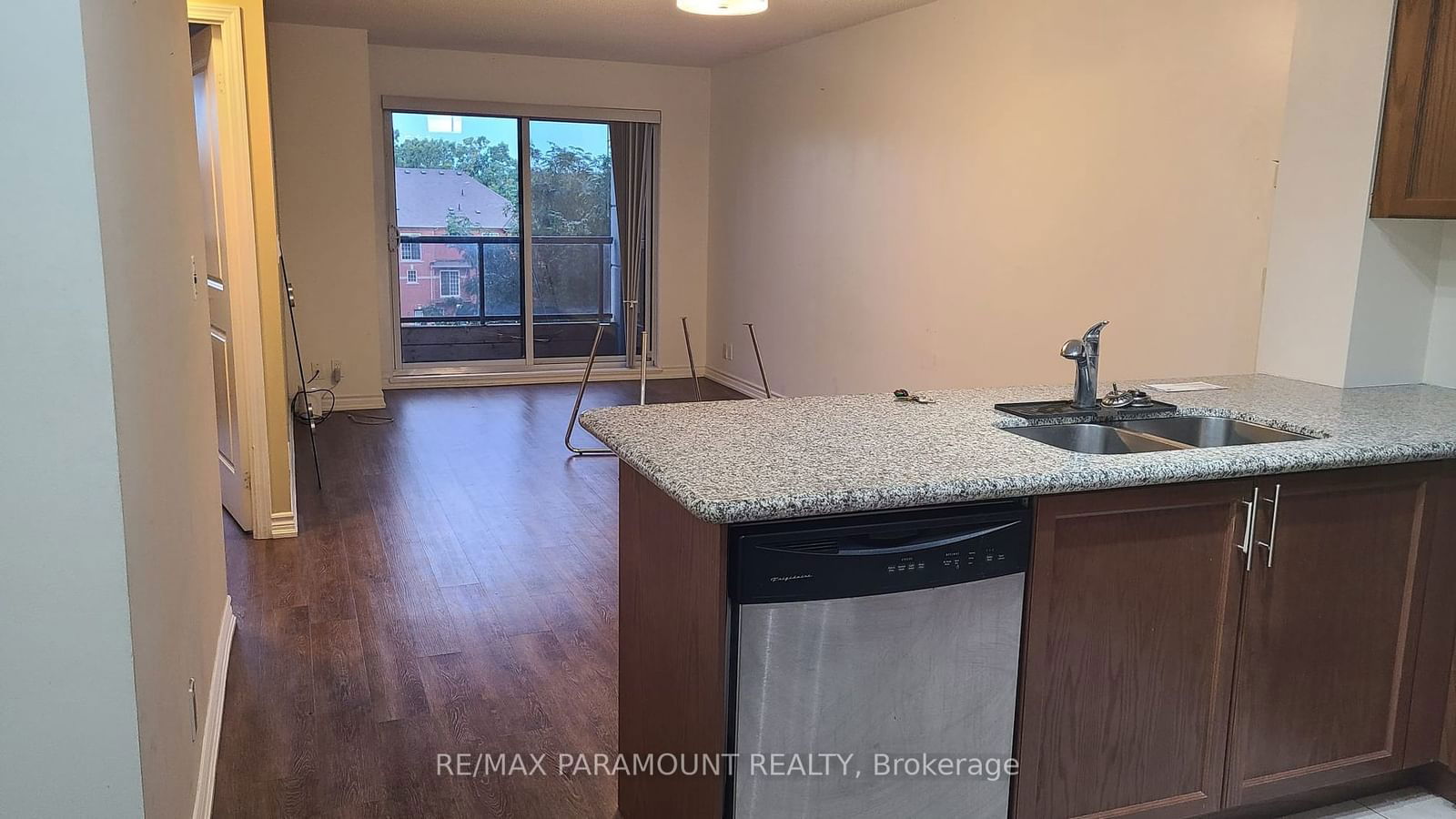 18 Harding Blvd, unit 418 for rent