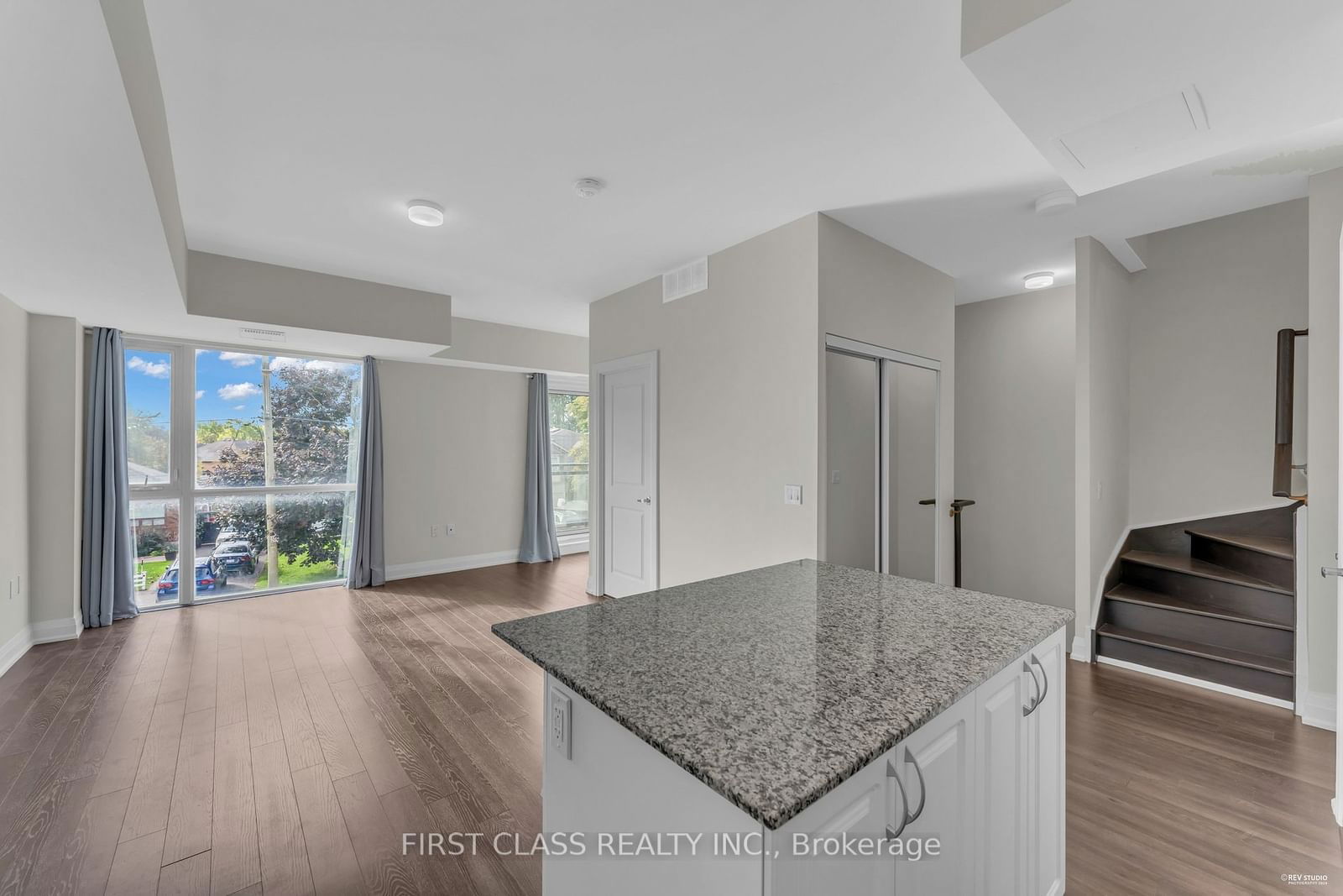 32 Coles Ave, unit F1003 for sale