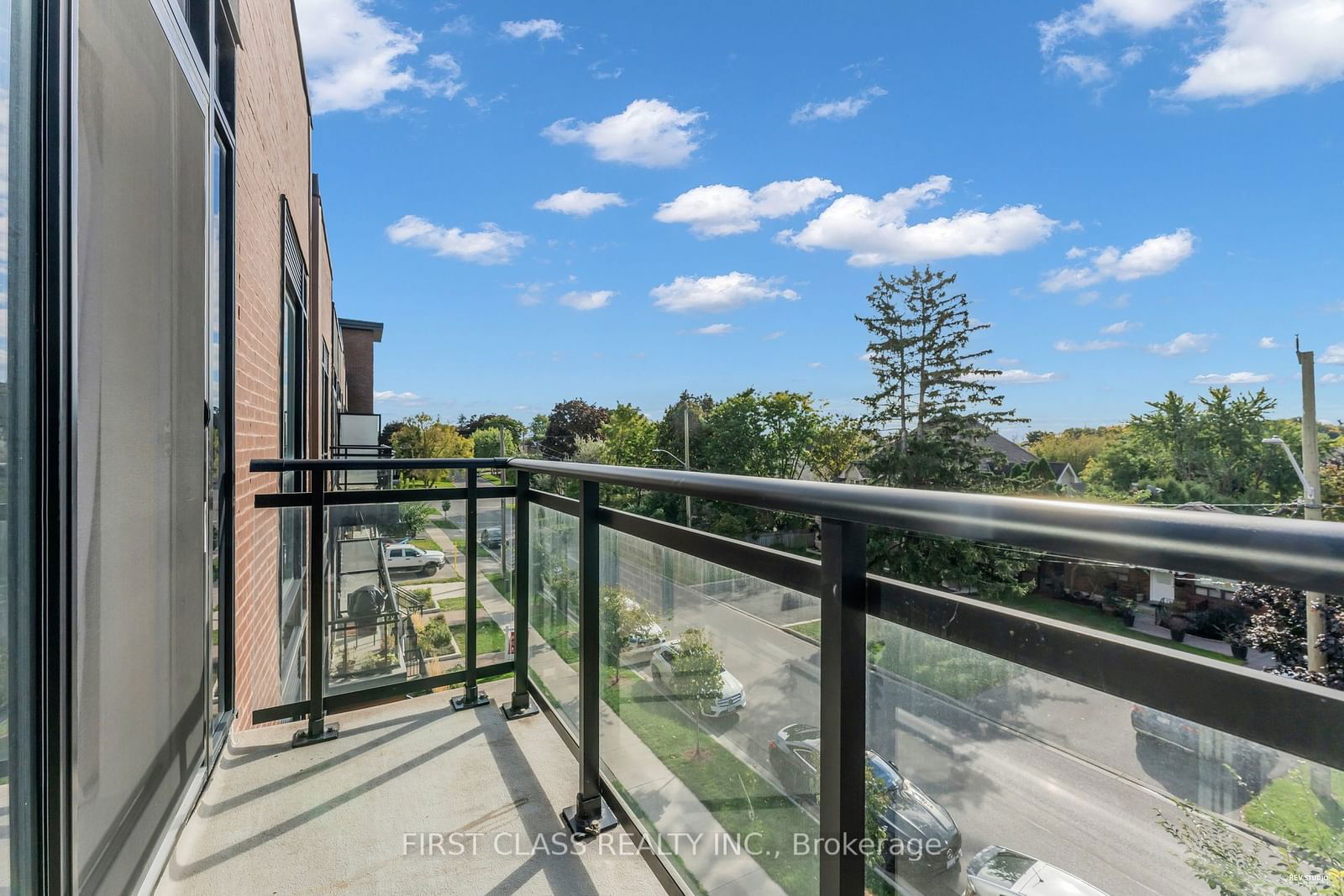 32 Coles Ave, unit F1003 for sale