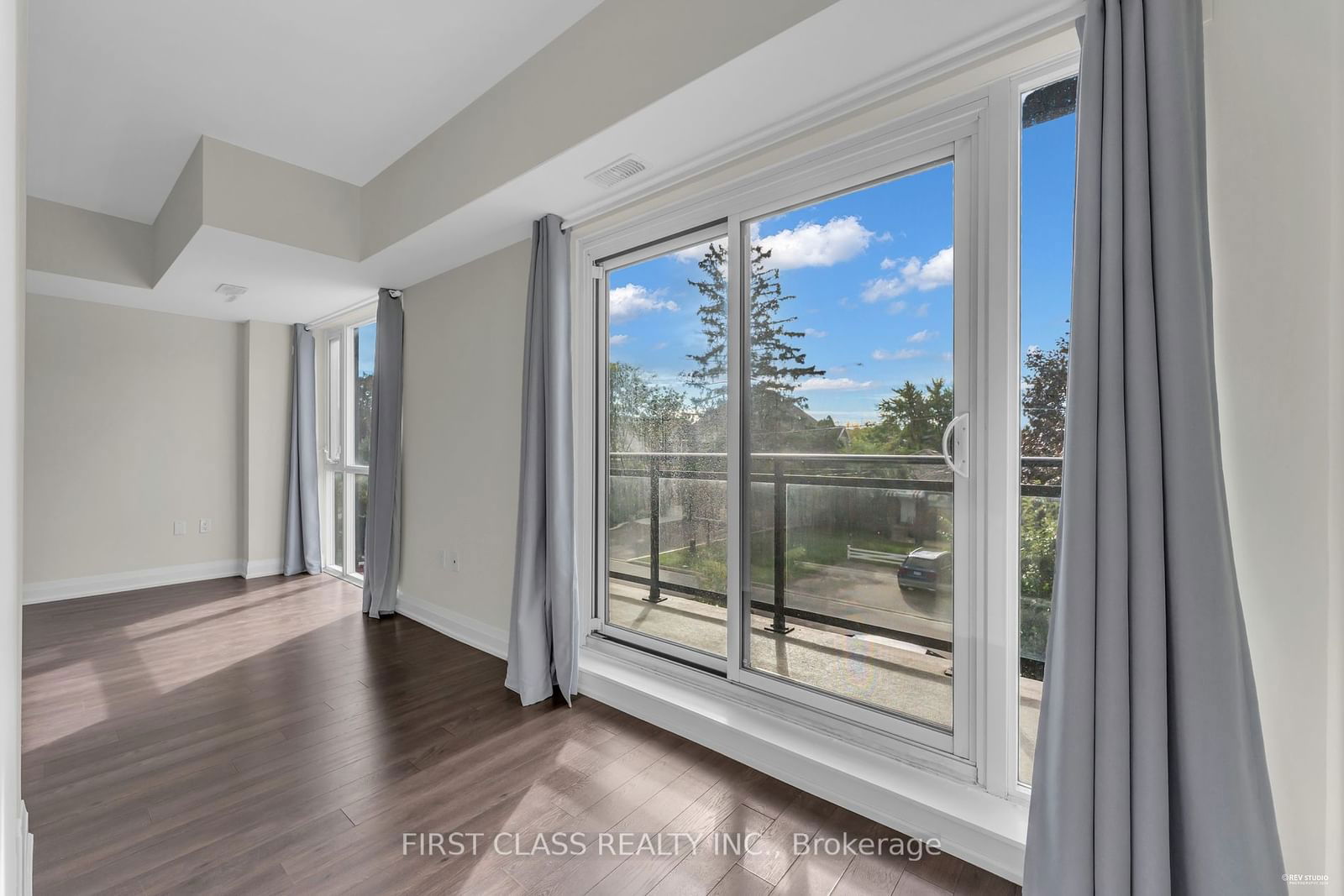 32 Coles Ave, unit F1003 for sale