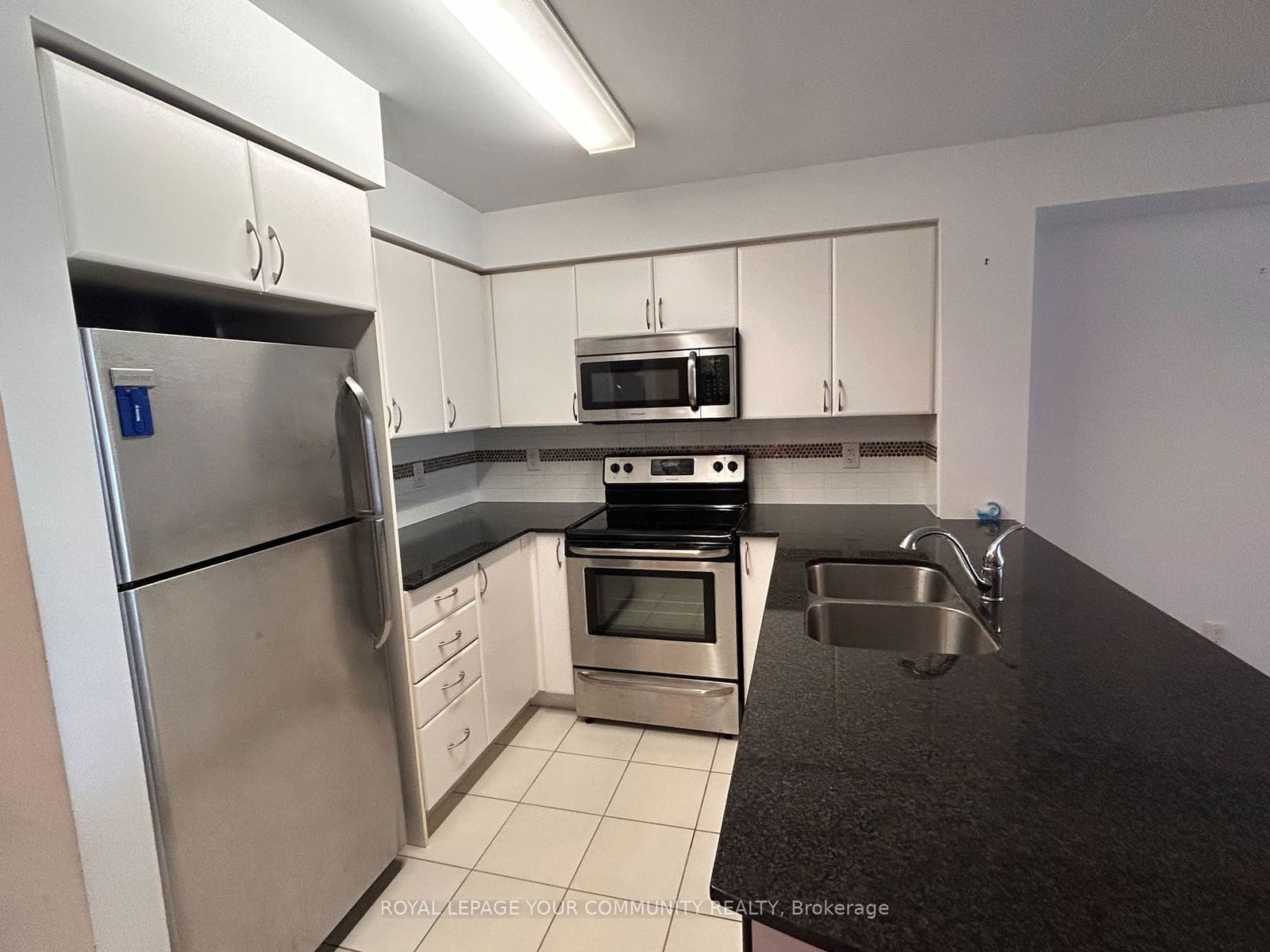 73 King William Cres, unit 809 for rent