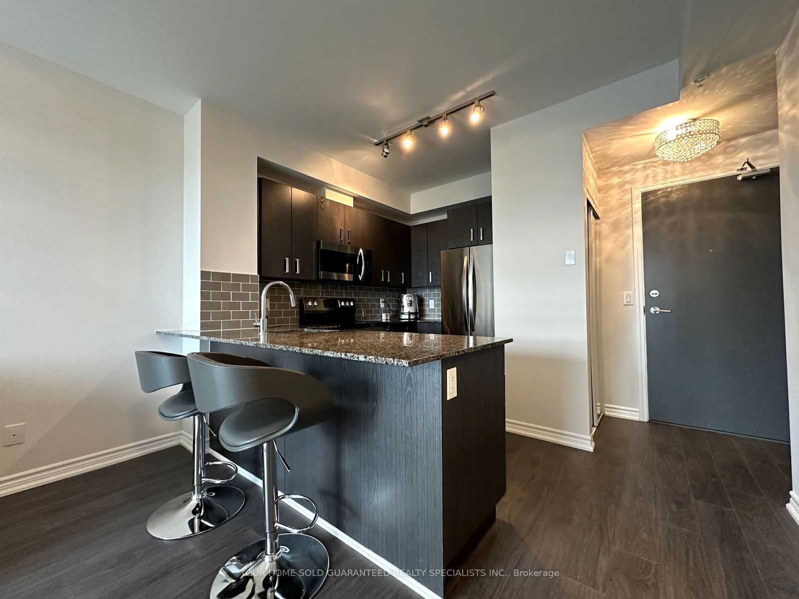 11611 Yonge St, unit 311 for sale