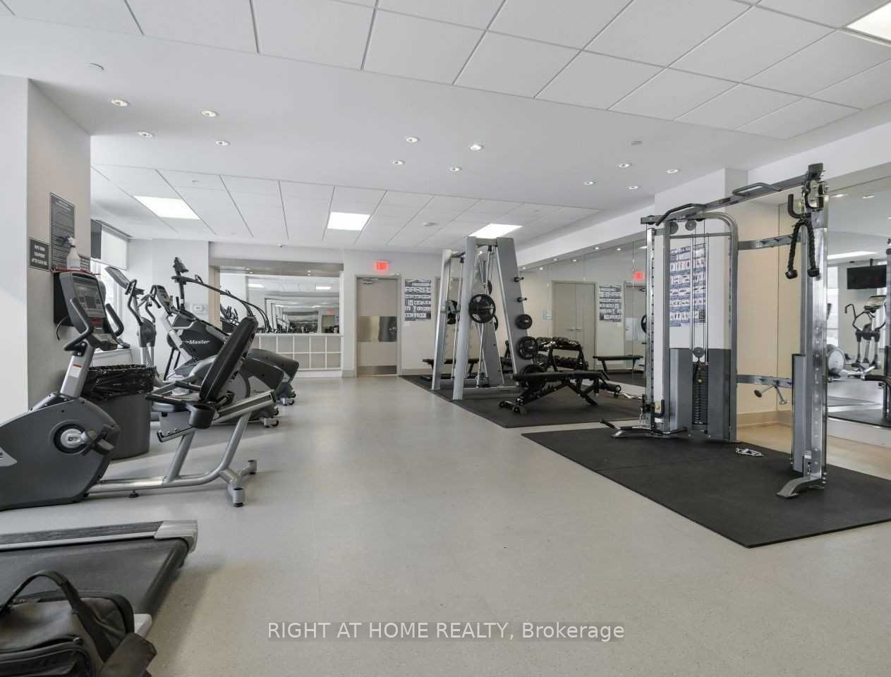 7165 Yonge St, unit 705 for rent