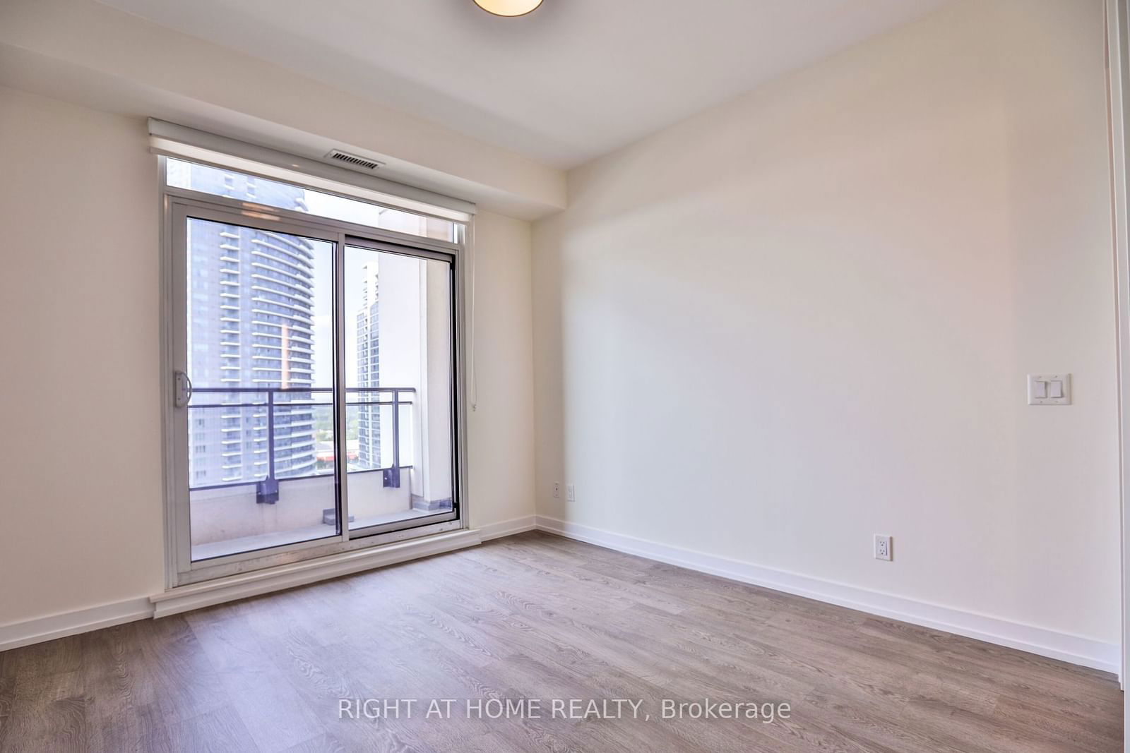 1 Grandview Ave, unit 1202 for rent