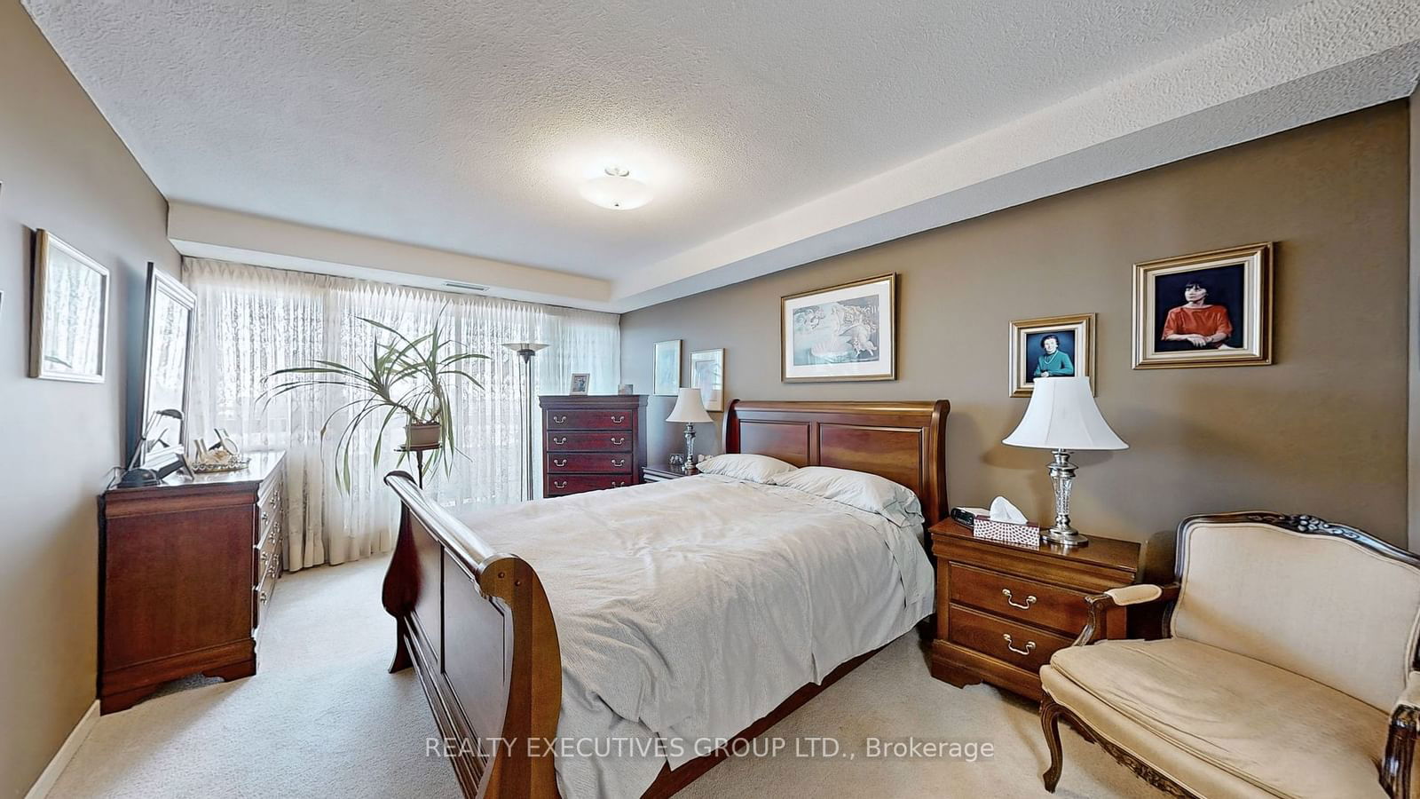 8111 Yonge St, unit 1502 for sale