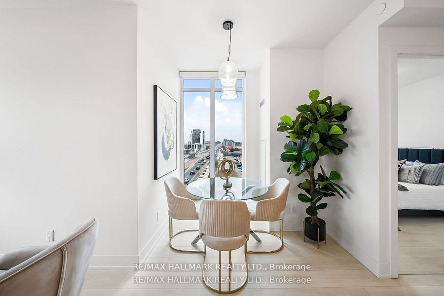 9471 Yonge St, unit 610 for sale