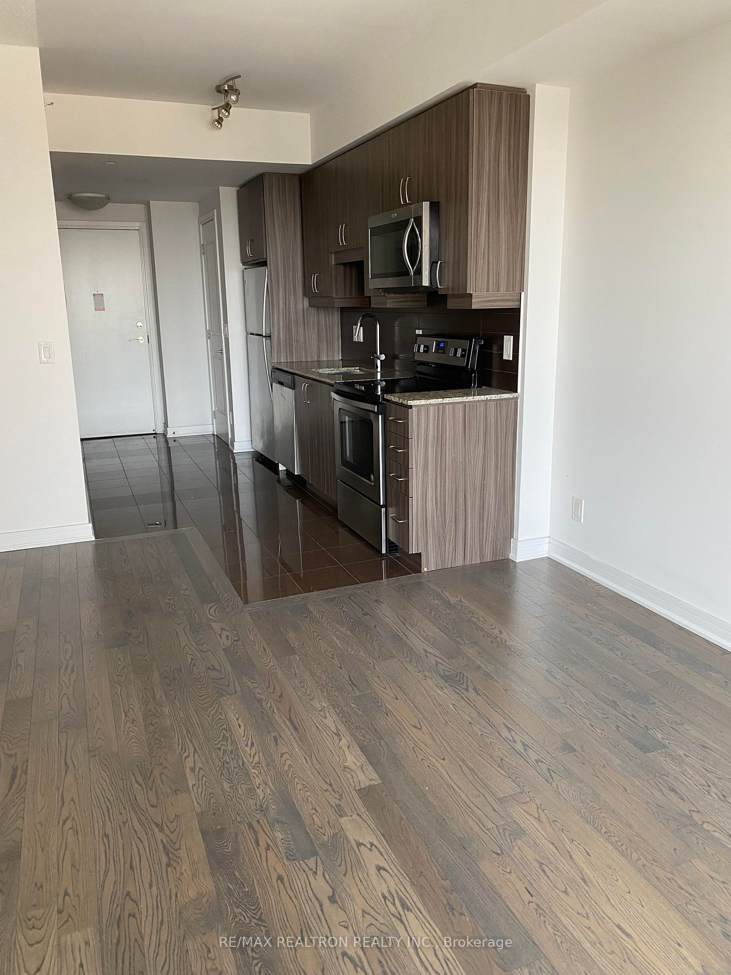 9205 Yonge St, unit 1808 for rent