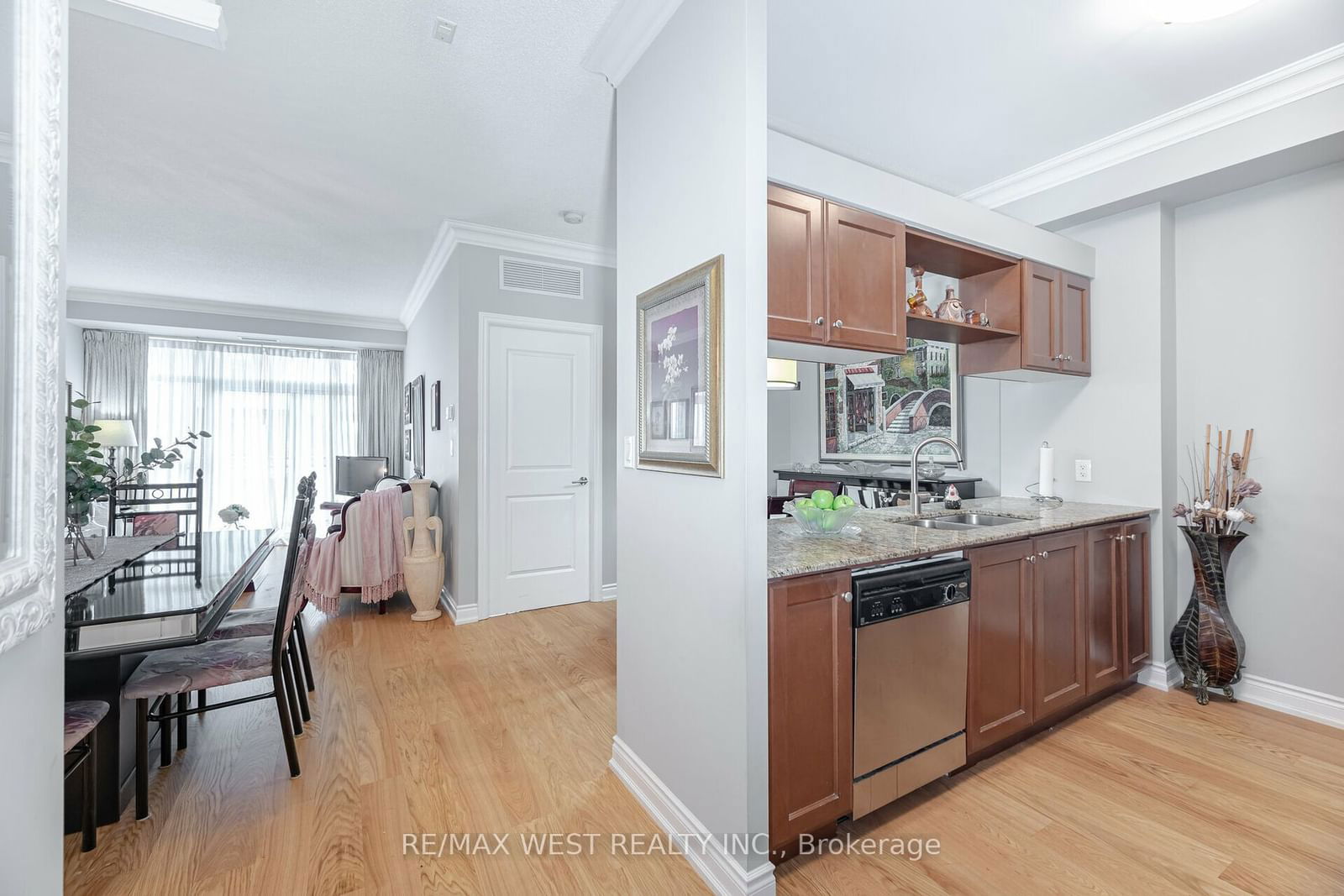 281 Woodbridge Ave, unit 509 for sale