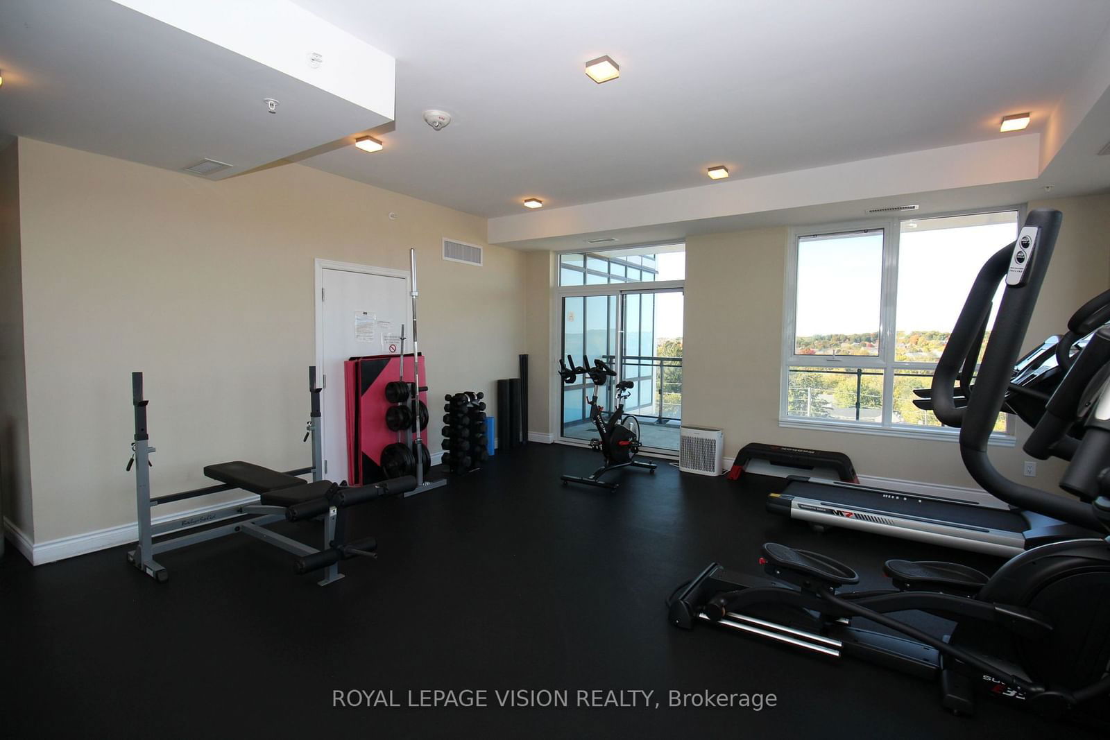 11611 Yonge St, unit 302 for rent