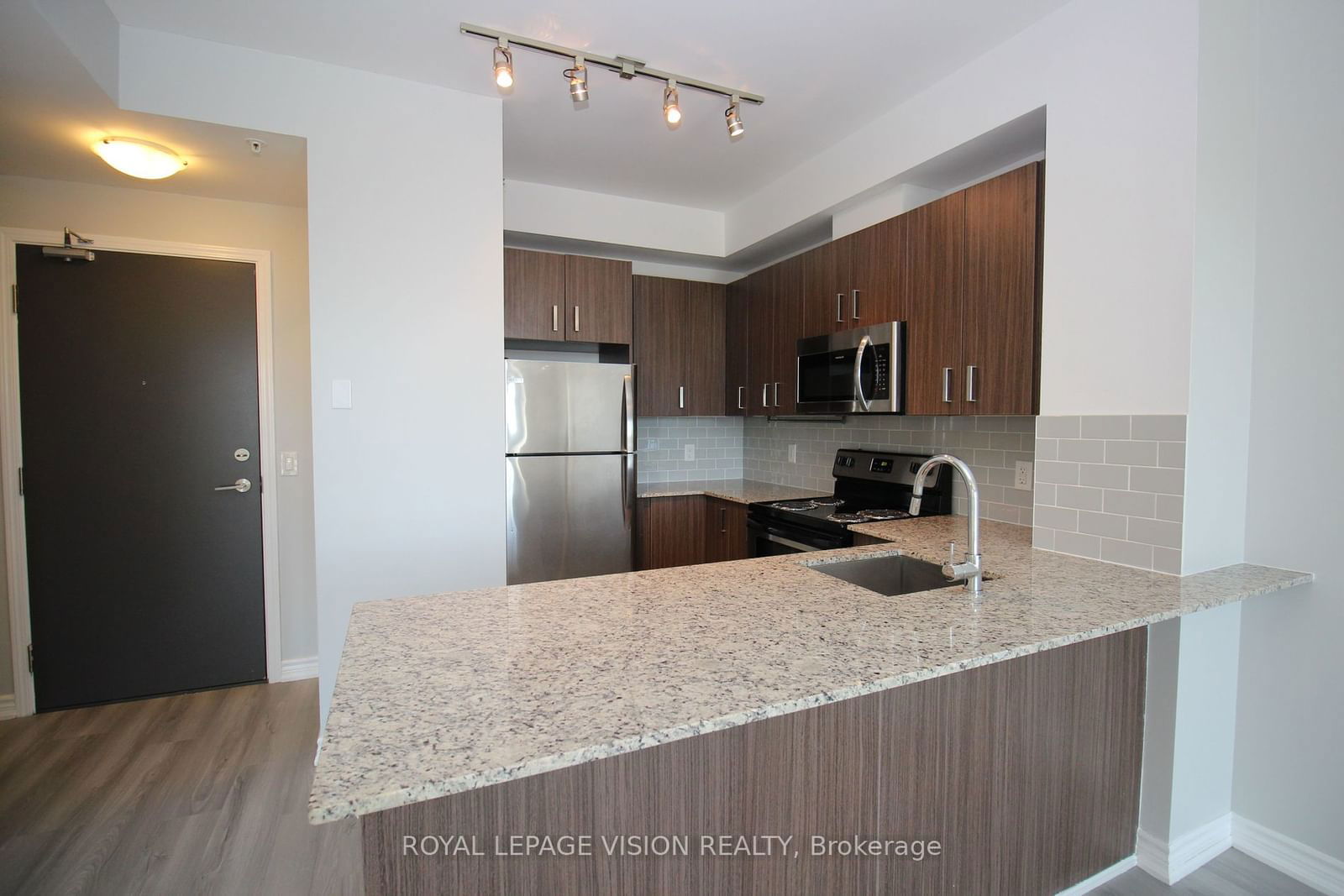 11611 Yonge St, unit 302 for rent