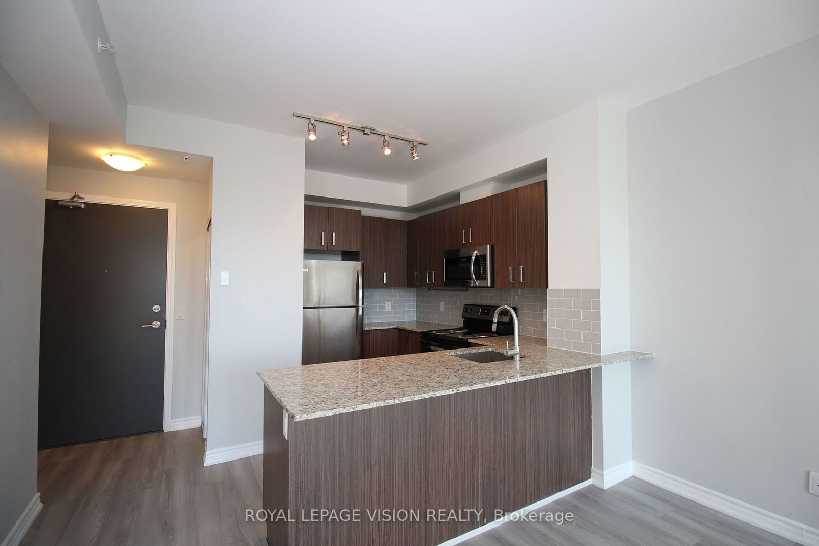 11611 Yonge St, unit 302 for rent