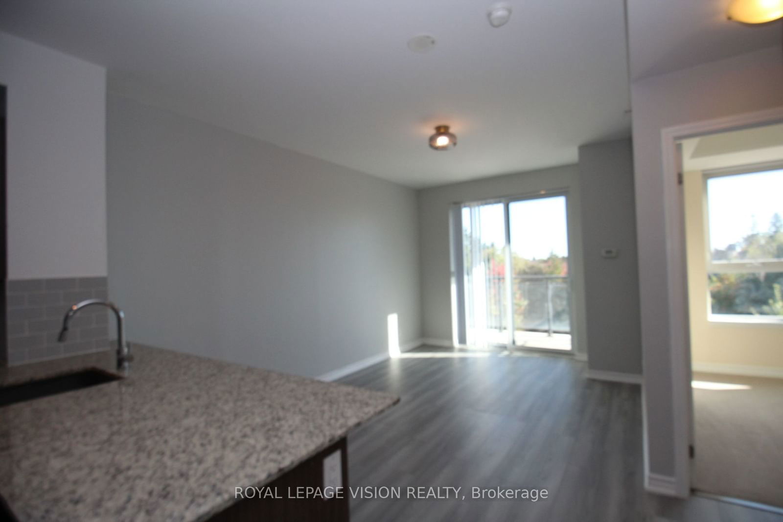 11611 Yonge St, unit 302 for rent