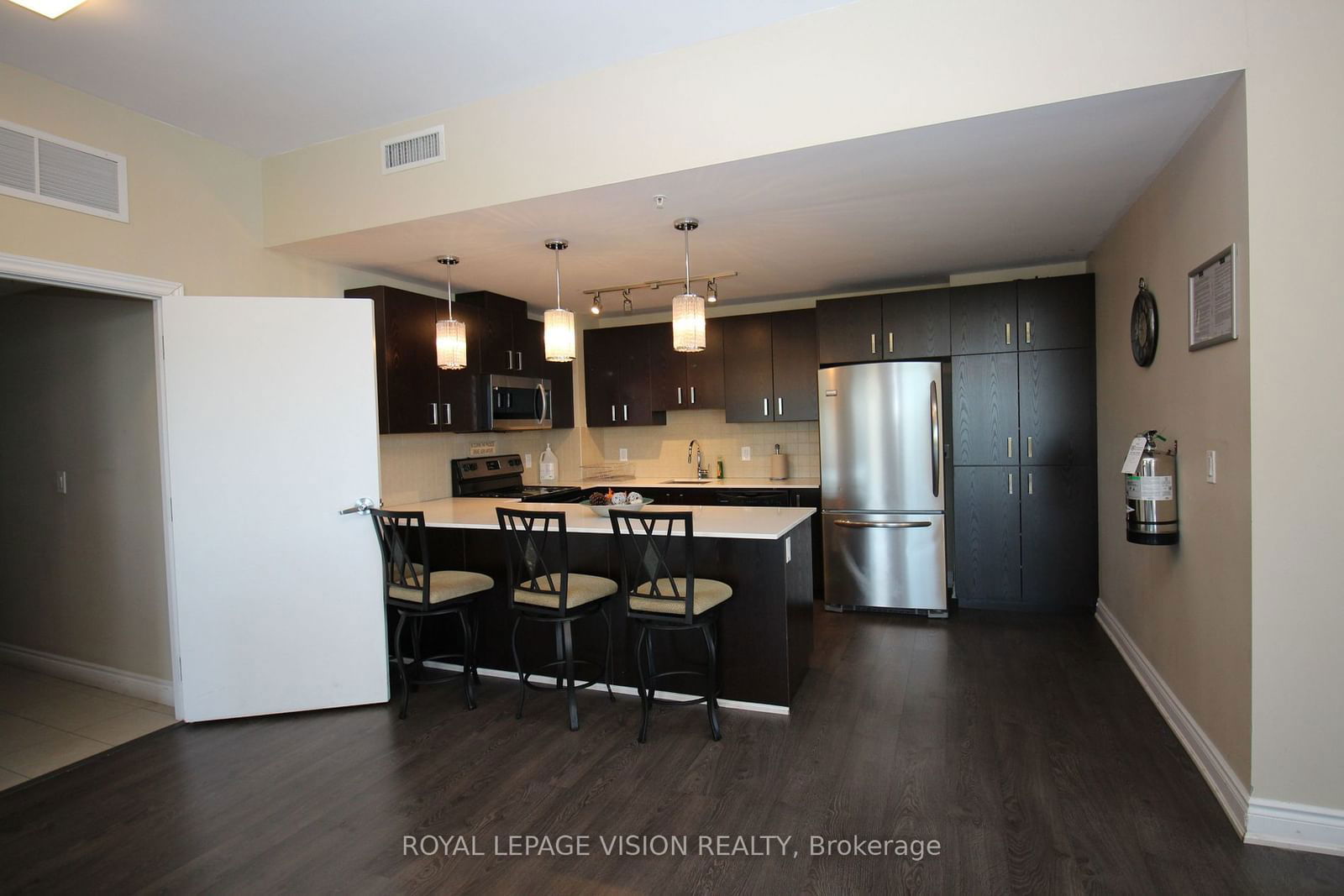 11611 Yonge St, unit 302 for rent