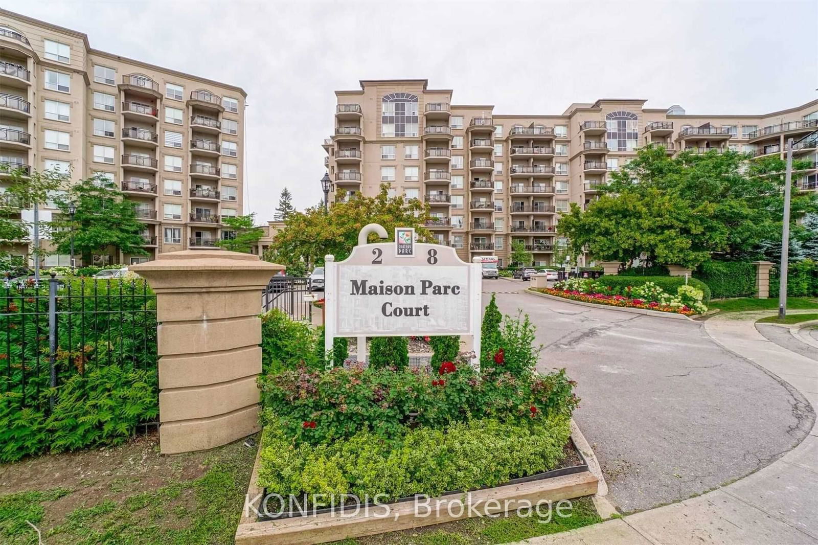 8 Maison Parc Crt, unit 702 for sale