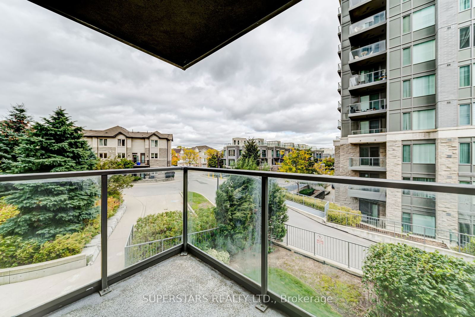 273 South Park Rd, unit 206 for sale