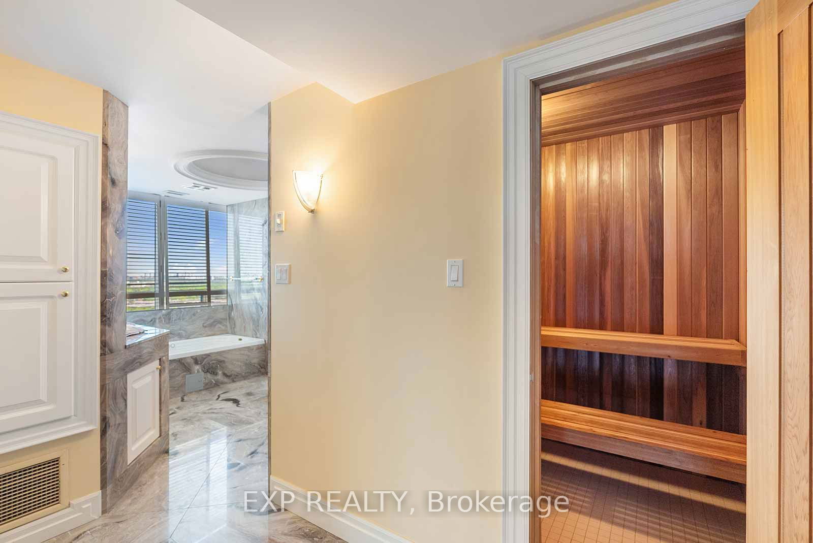 1 Clark St W, unit PH 4 for sale