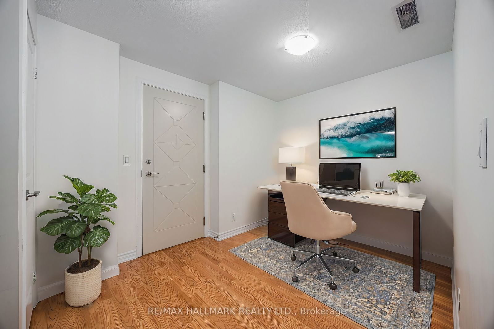 18 Harding Blvd, unit 209 for sale