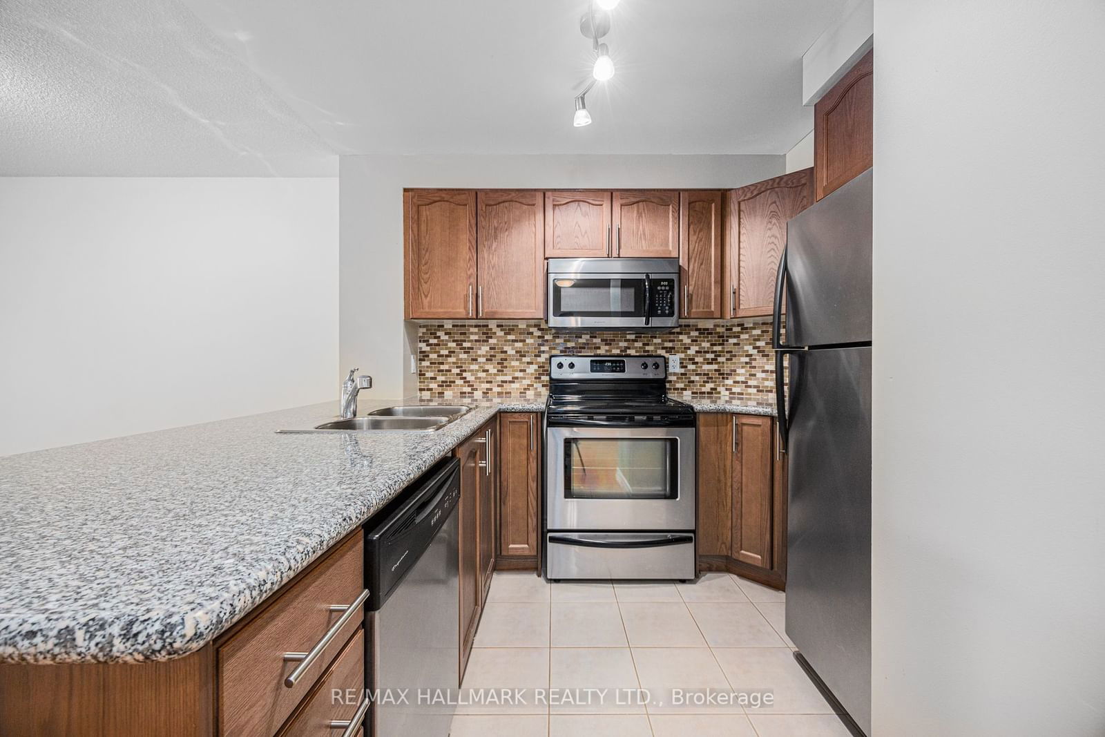 18 Harding Blvd, unit 209 for sale