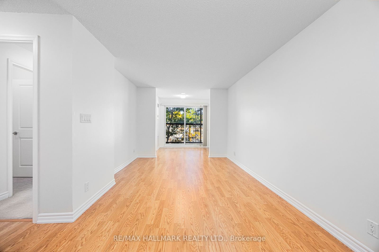 18 Harding Blvd, unit 209 for sale