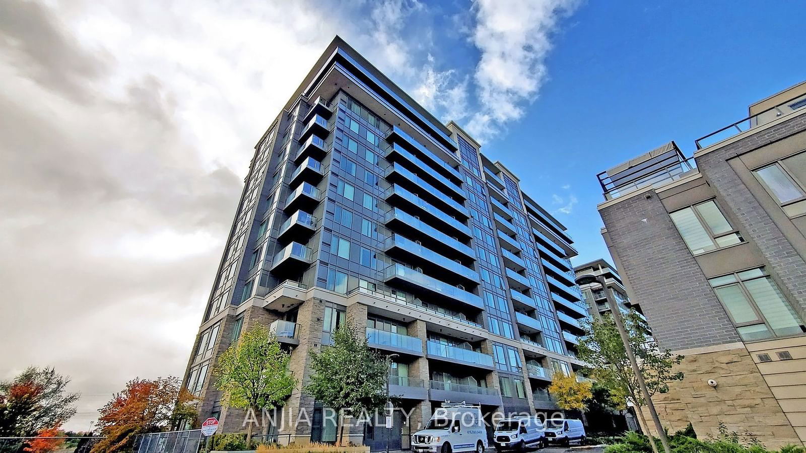 325 South Park Rd, unit 609 for sale