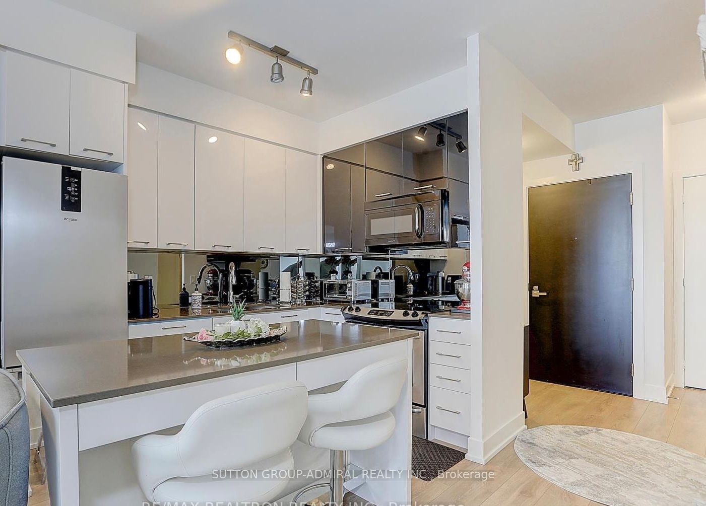 9471 Yonge St, unit 1005 for sale