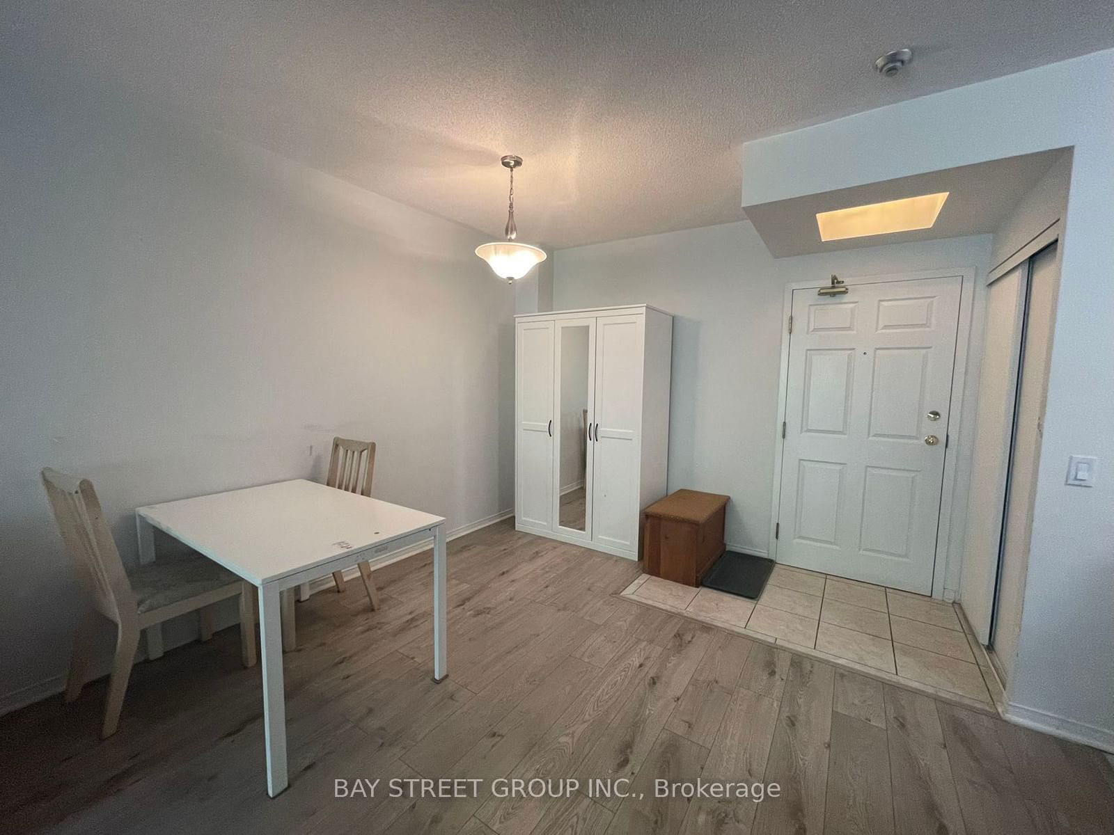 7378 Yonge St, unit 212 for sale