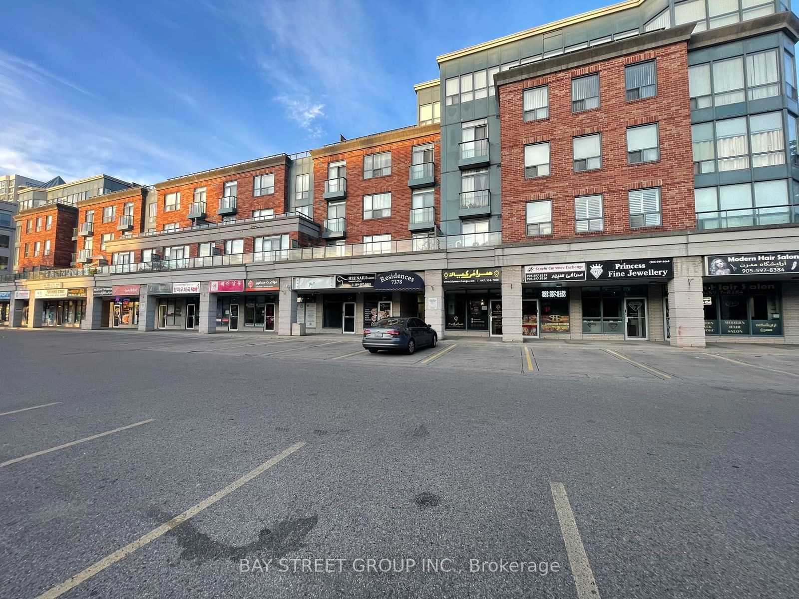 7378 Yonge St, unit 212 for sale