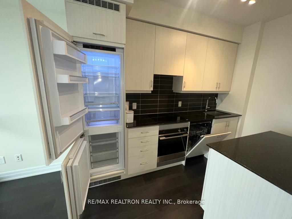 9075 Jane St, unit 704 for rent