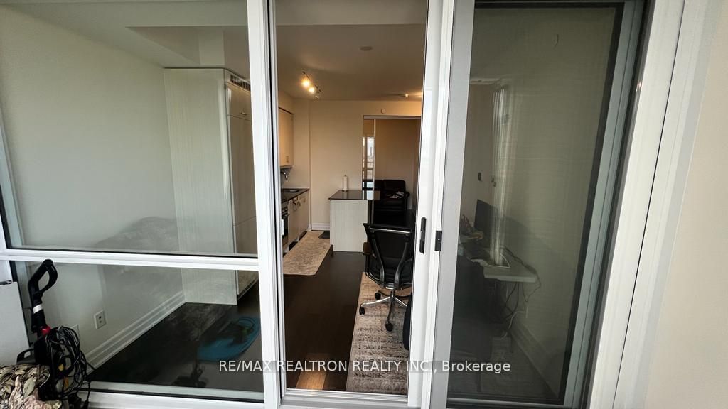 9075 Jane St, unit 704 for rent