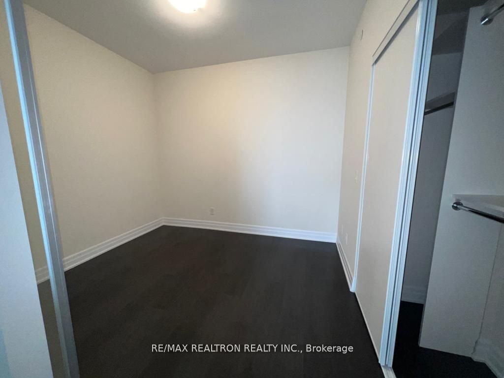 9075 Jane St, unit 704 for rent