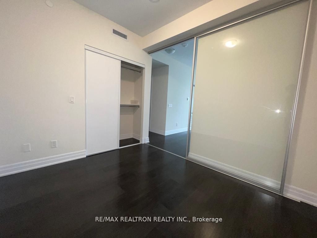 9075 Jane St, unit 704 for rent