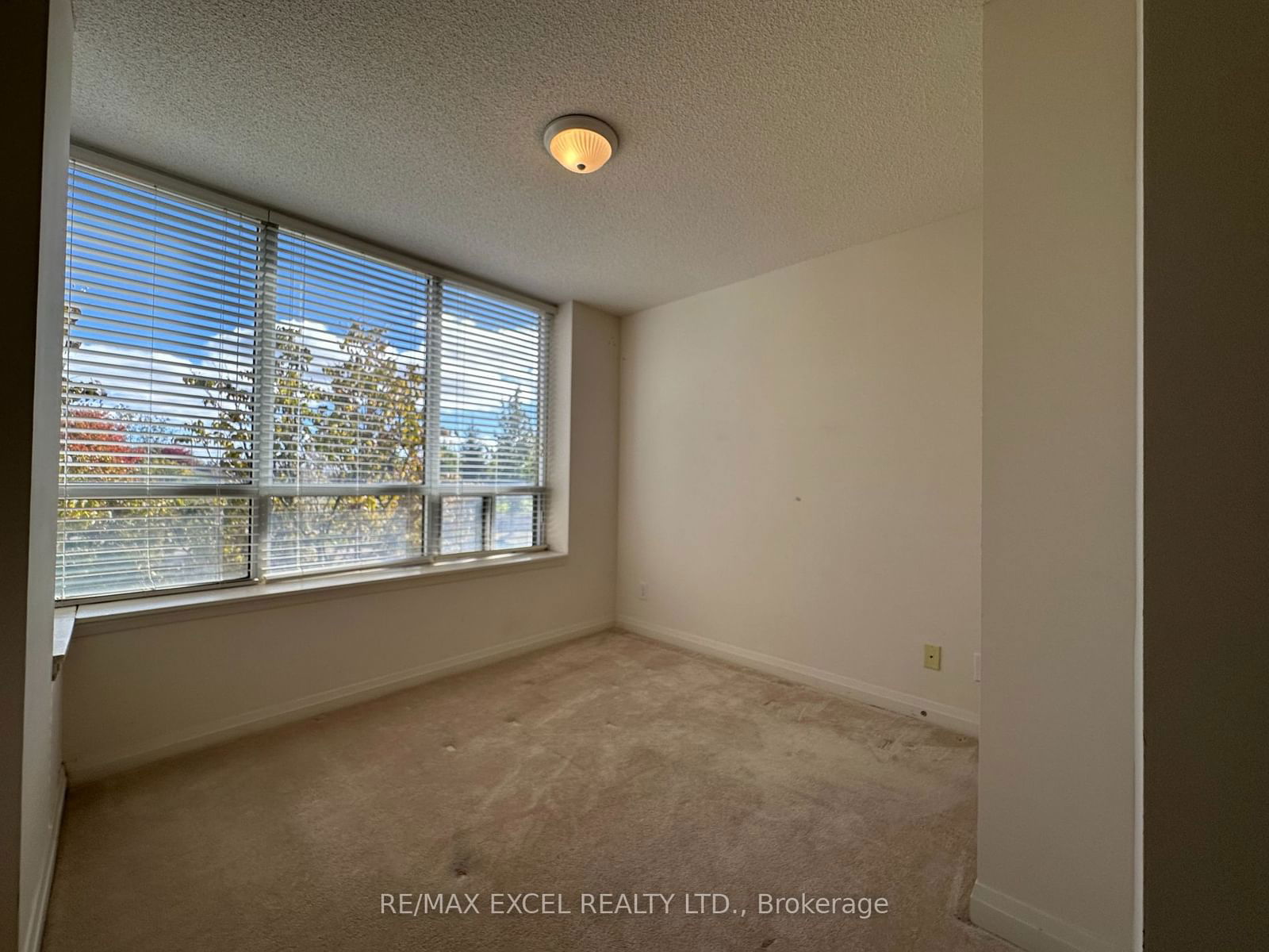 7363 Kennedy Rd, unit 220 for rent