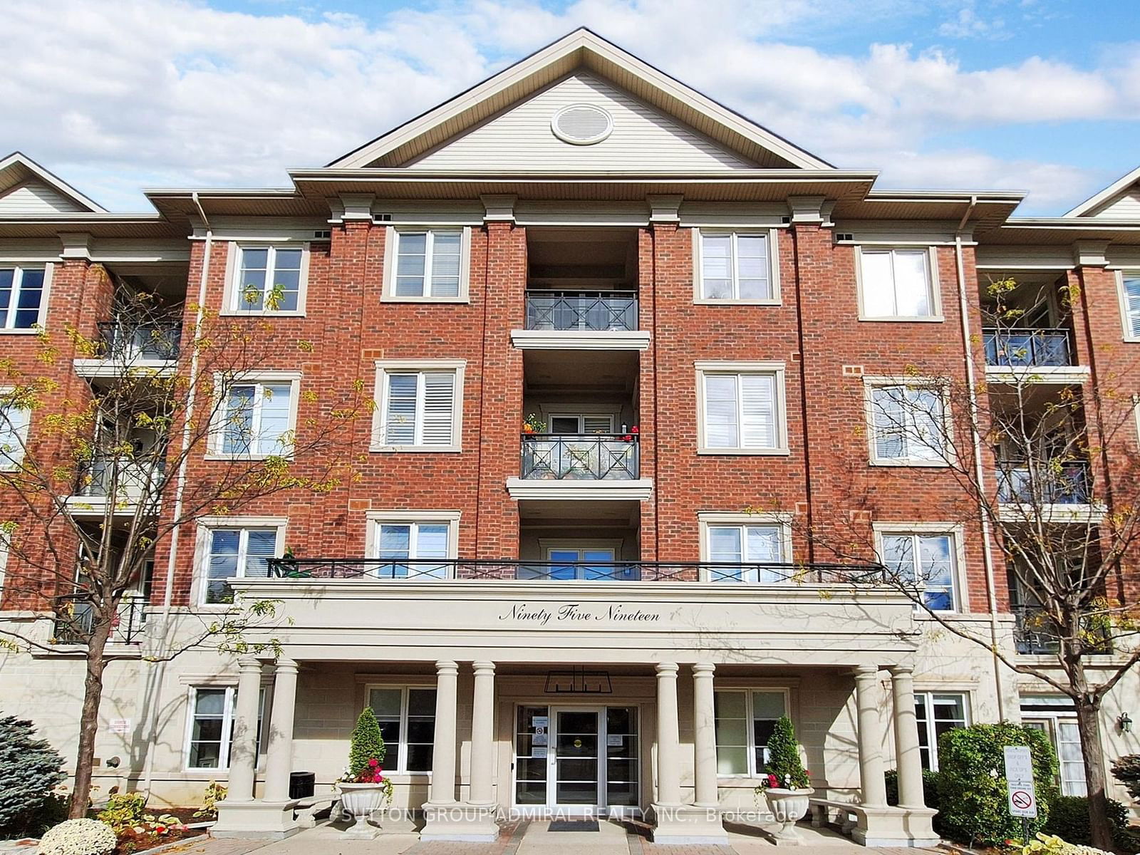 9519 Keele St, unit 115 for sale