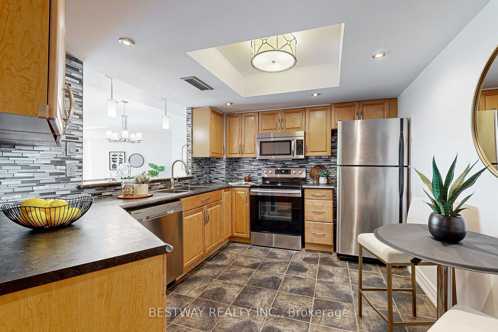 7825 Bayview Ave, unit 807 for sale