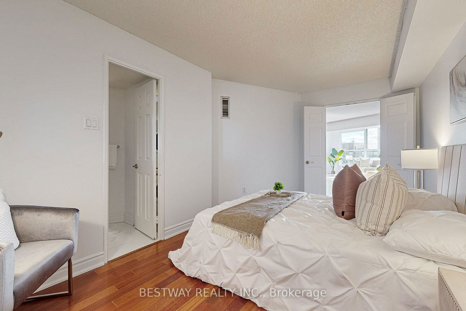 7825 Bayview Ave, unit 807 for sale