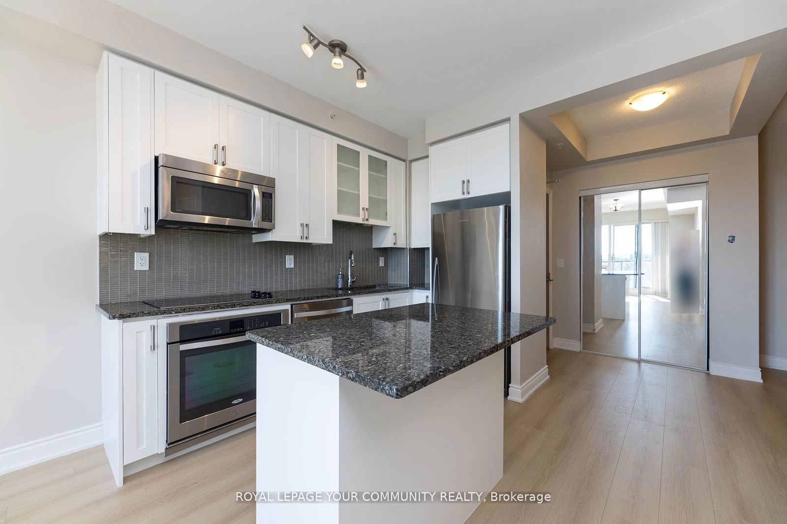 9090 Yonge St, unit 607 for rent