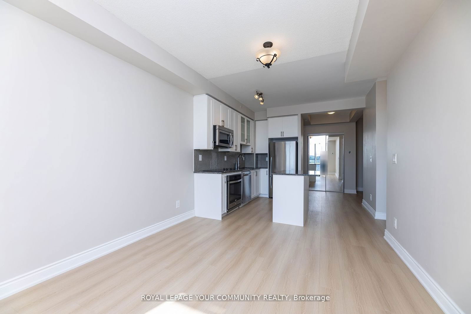 9090 Yonge St, unit 607 for rent