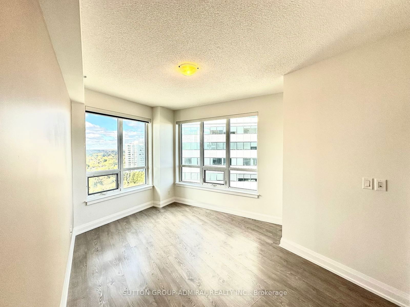 7171 Yonge St, unit 1007 for sale