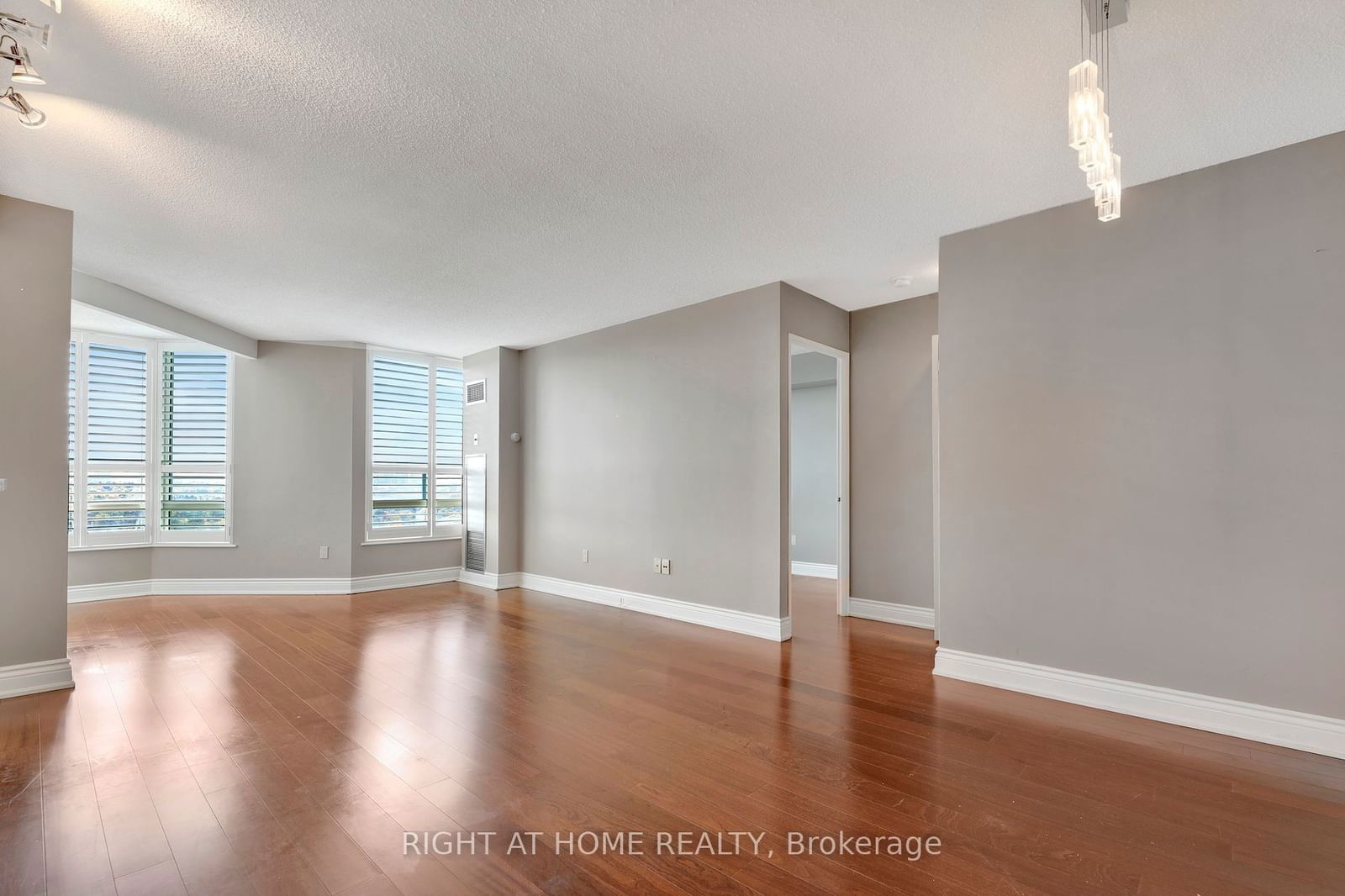 7805 Bayview Ave, unit 1216 for sale