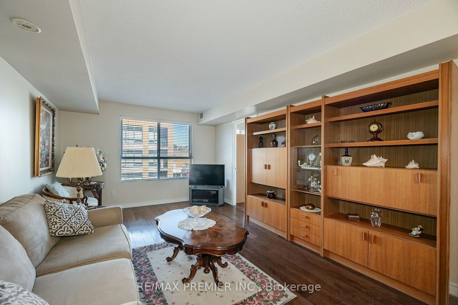 121 Woodbridge Ave, unit 307 for sale