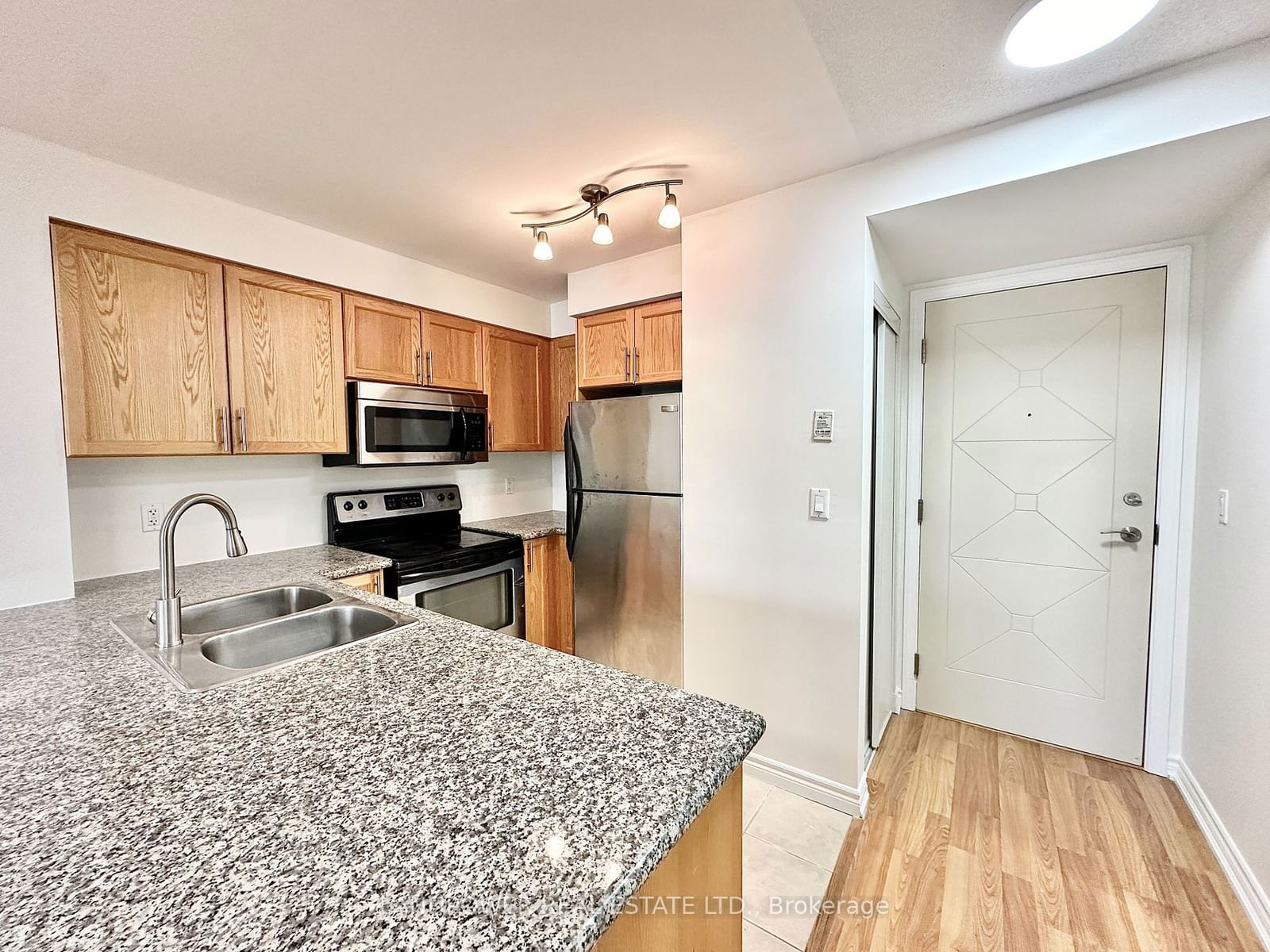 18 Harding Blvd, unit 405 for sale