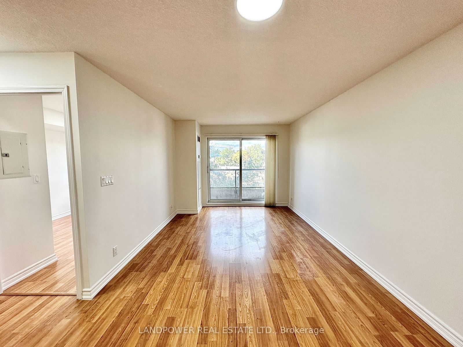 18 Harding Blvd, unit 405 for sale