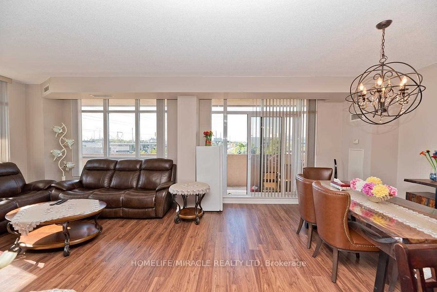 9235 Jane St, unit 412 for sale