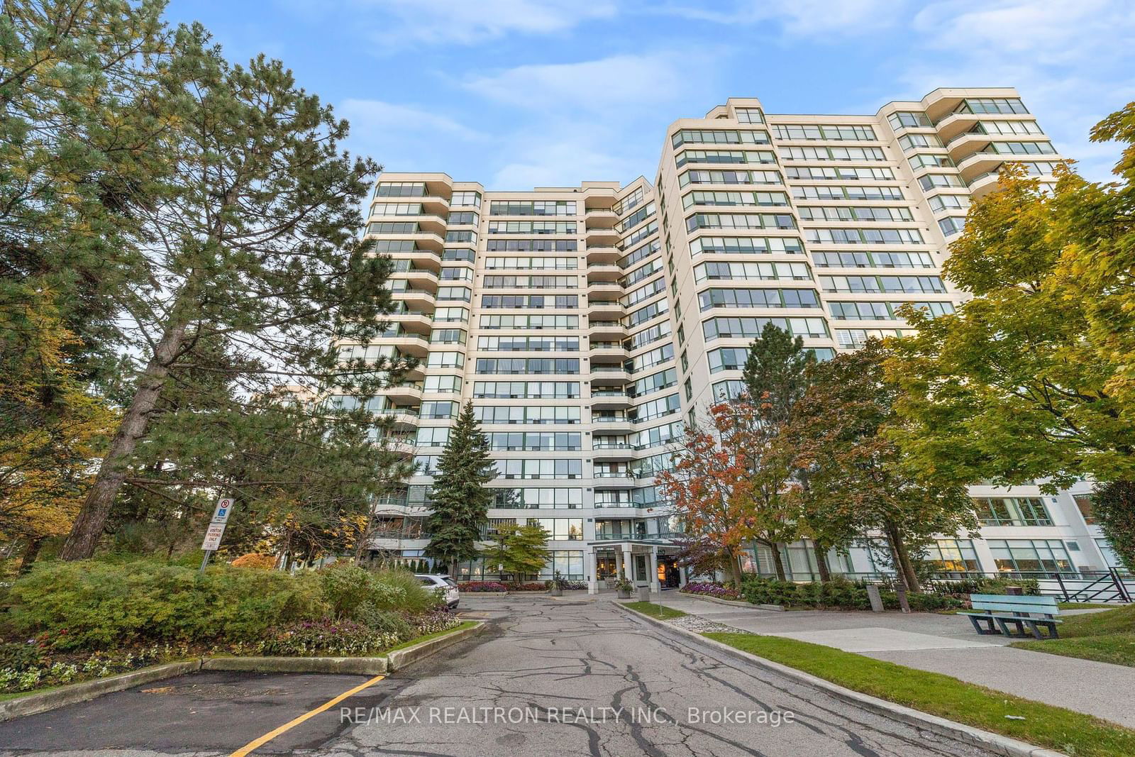 110 Promenade Circ, unit 1608 for sale